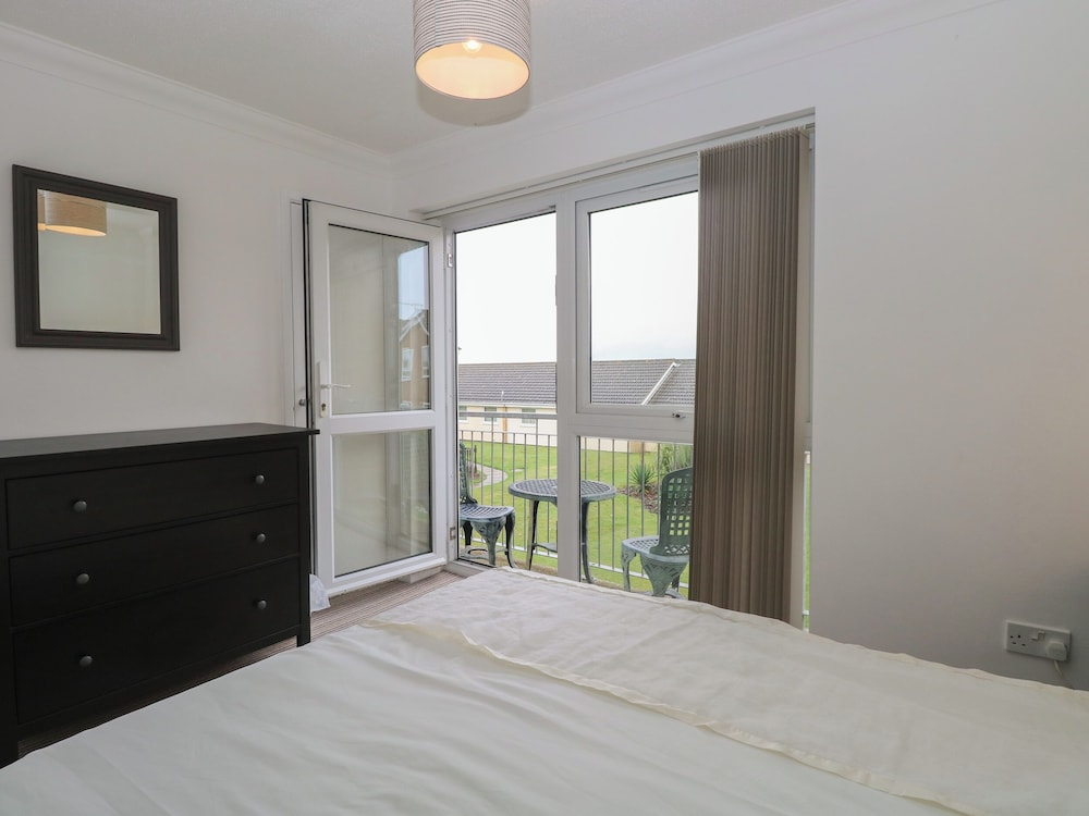 102 Waterside Park