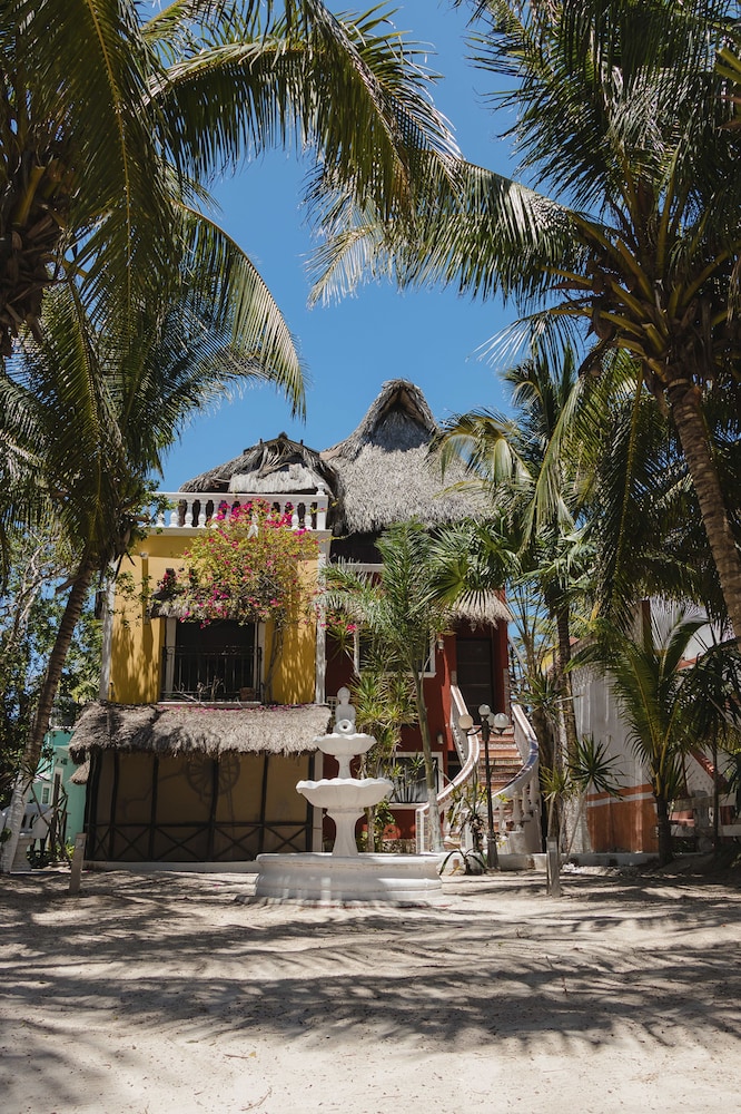 Beachfront Groundfloor Hacienda del Cuyo