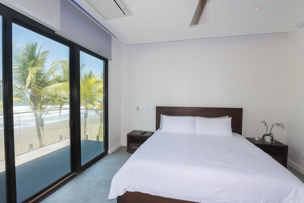Beachfront Casa Buena Onda - Hermosa Palms 5
