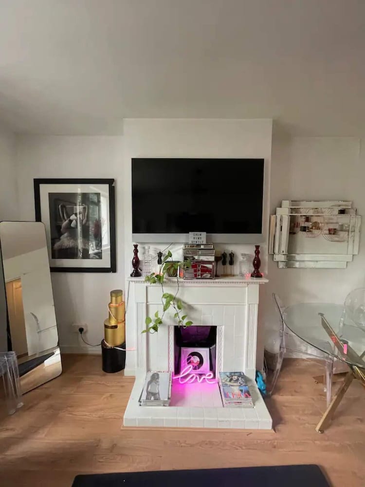 Cosy & Chic 1BD Flat - 6 Minutes to Notting Hill!