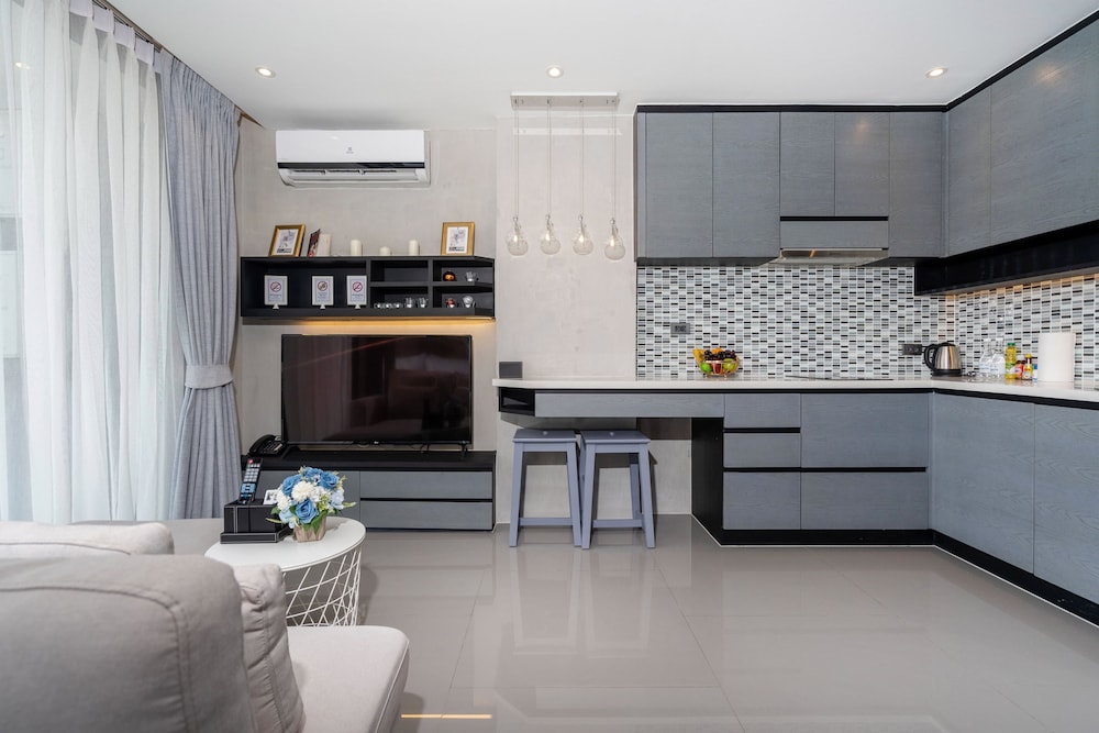 Chic Suite B704 at Citygate Kamala