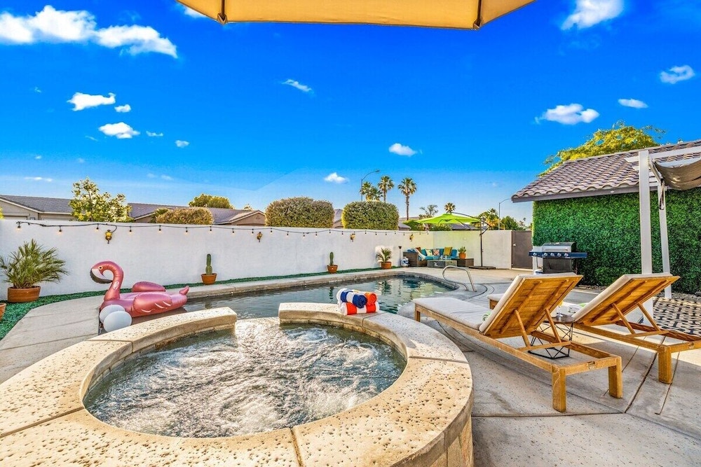 Desert Fun 4BR Retreat with Pool