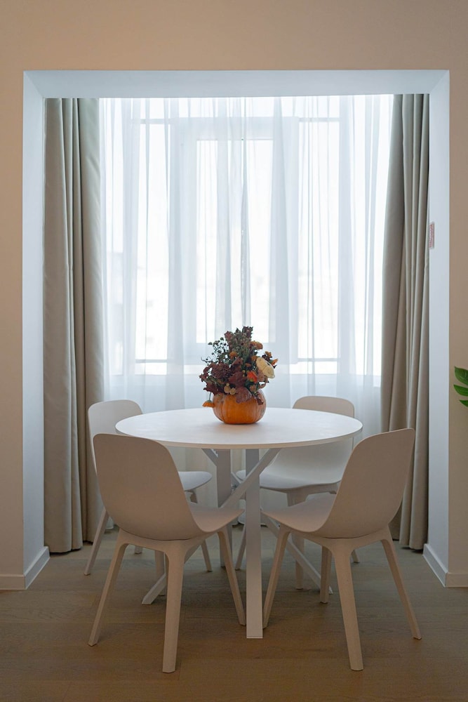 Charming 2BR Apartment - Steps to Romanian Athenaeum