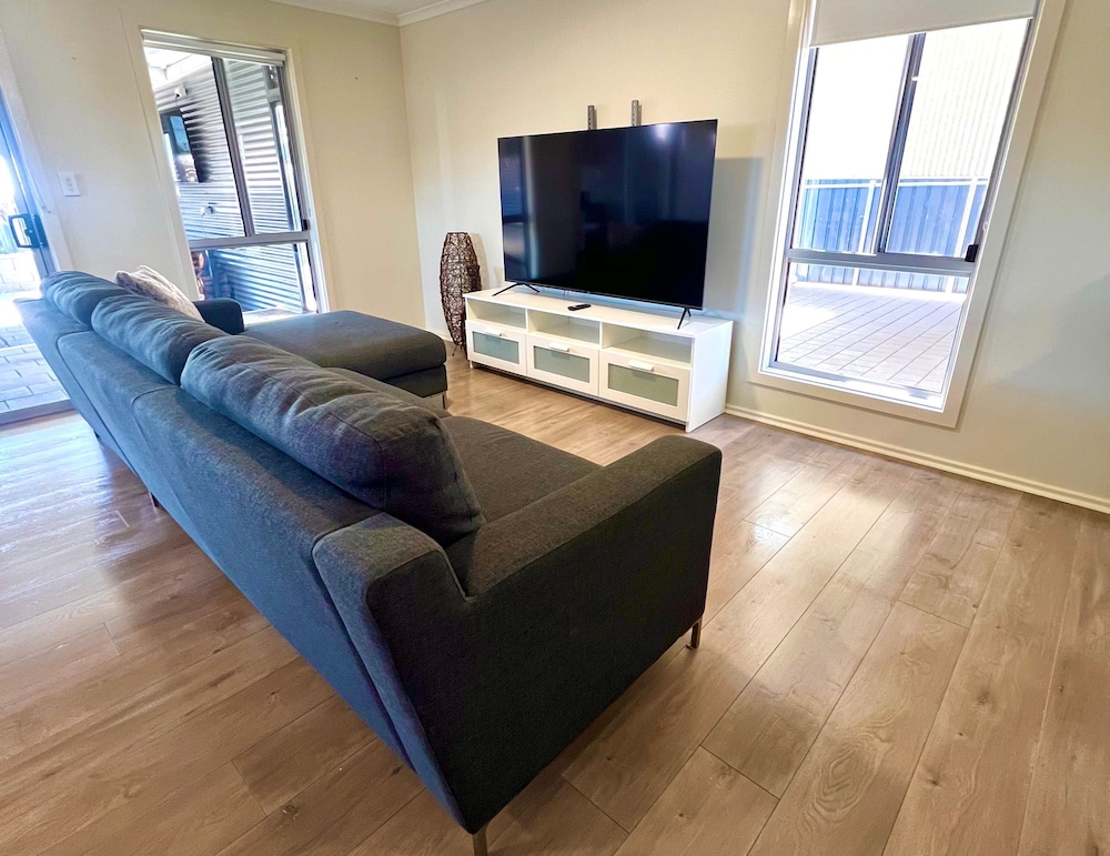 Saltwater Breeze - Ocean Views 5BR Beach House