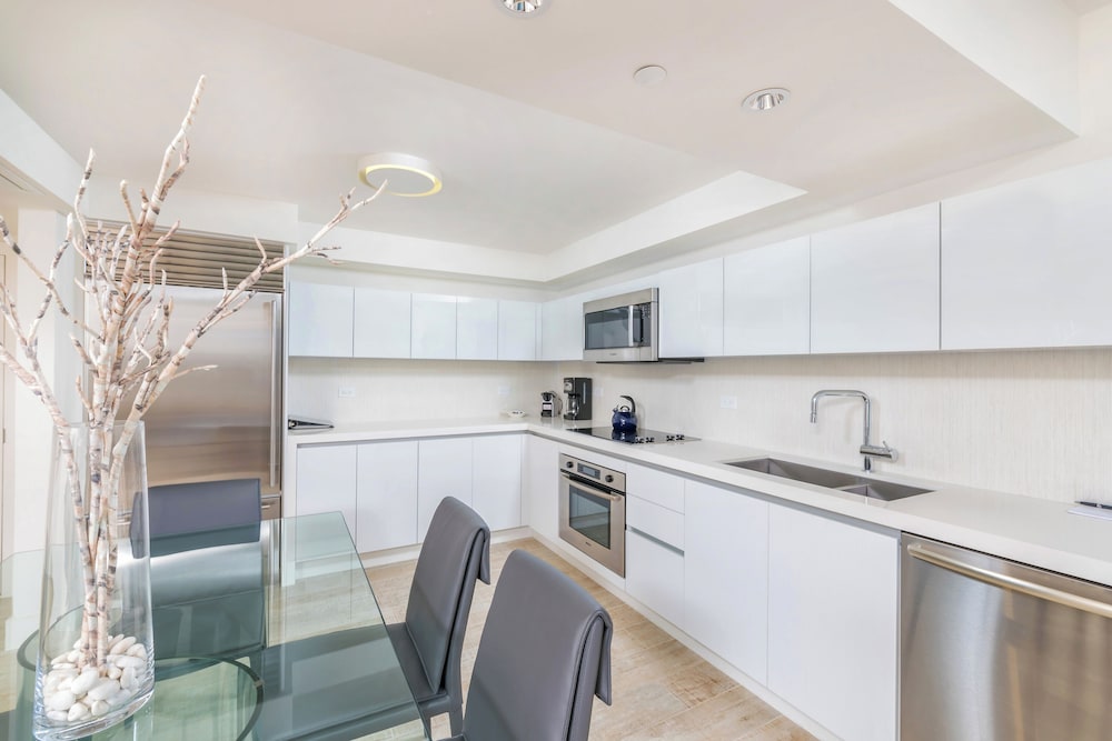 Luxury Vacation Rentals at 1 Hotel & Homes by LRMB