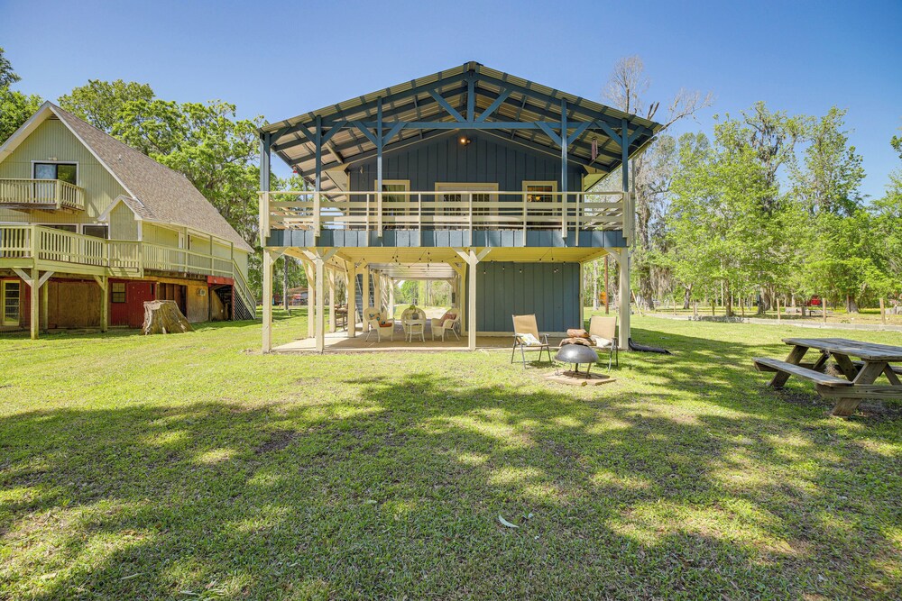 Trinity River Cottage w/ Deck + Water Views