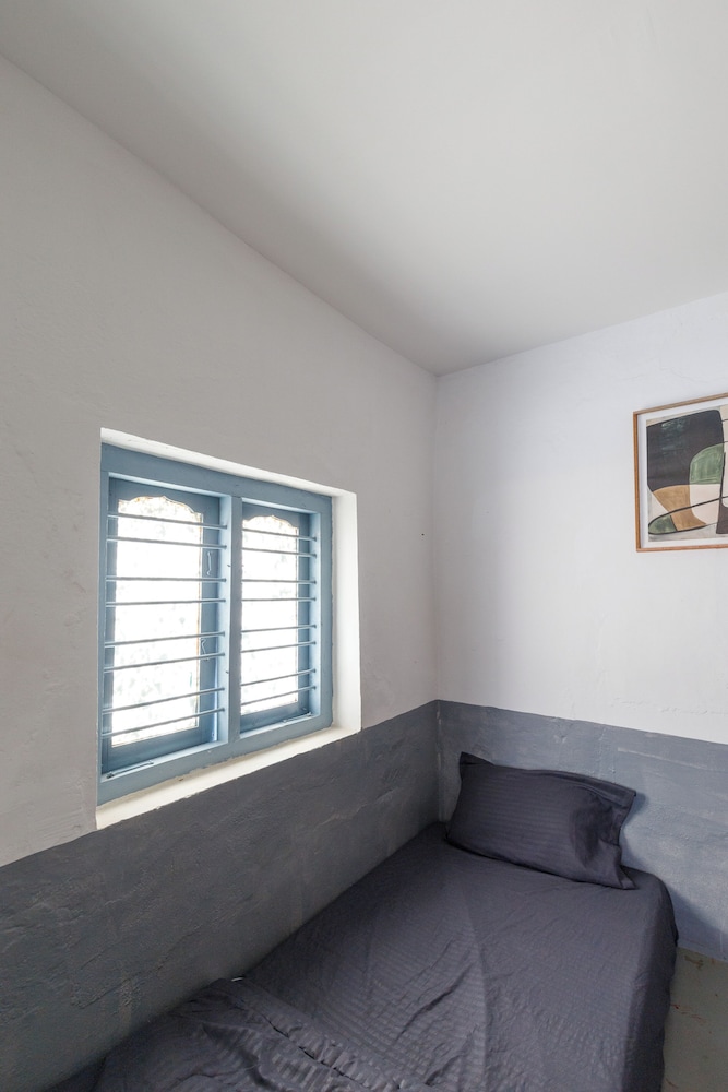 Underground Hostel By Bilwa Estate