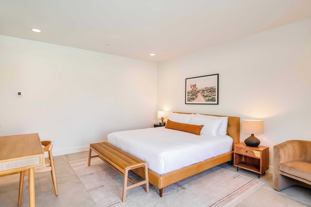 Sleeps 34 2 Villas, Pool, Pickleball + Bocce Polo Villas Elara by Avantstay