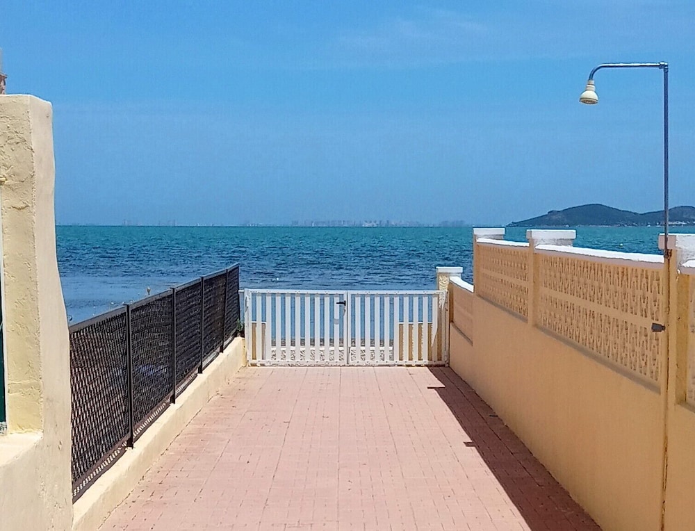 Beachfront House,sea Views Near Historic Cartagena