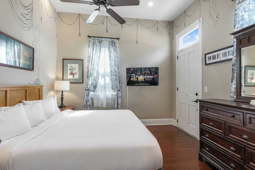 Spacious Retreat with private Pool
