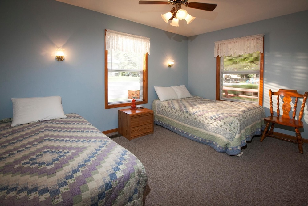Goshorn Lake Cottages