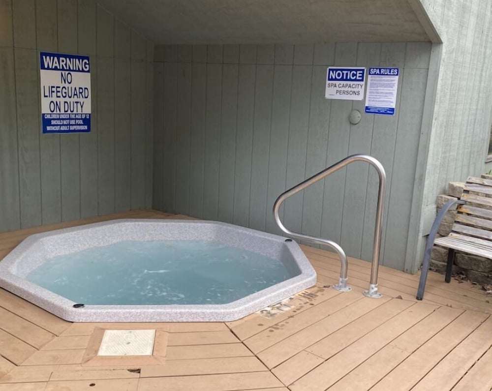 Gunflint Lodge & Outfitters