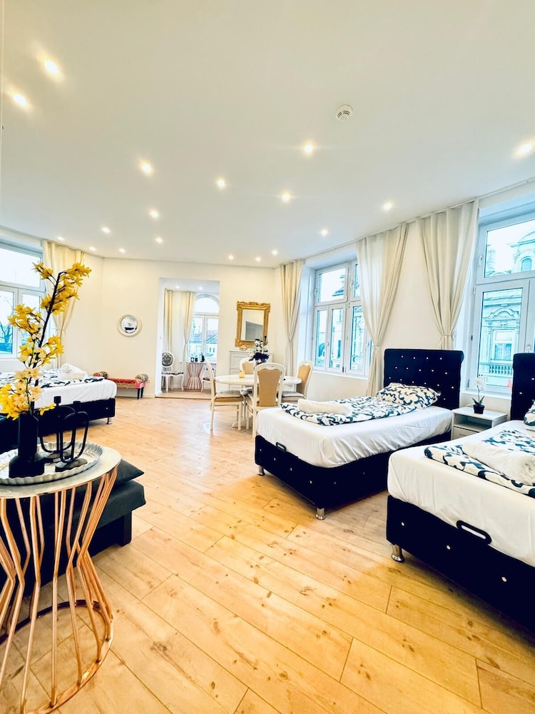 Comfortable 3BR Stay Kaufpark Area