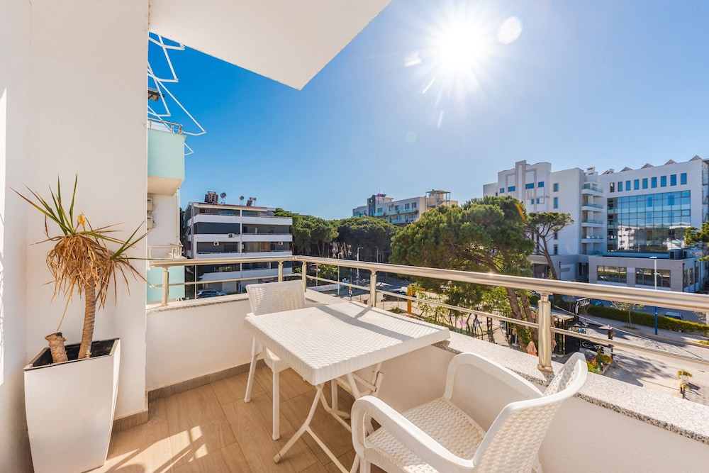 Wave Seaside Apartment photo 2