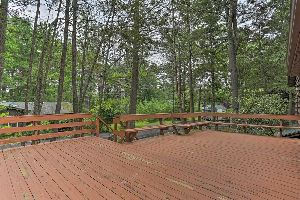 Steps to Lake: Tafton Cottage w/ Fire Pit & Grill view 4