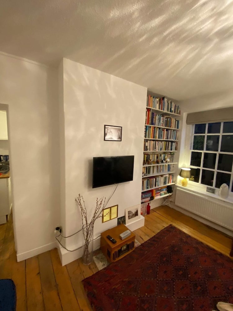 Trendy 1BD Flat - 5 Mins to Cambridge Heath!