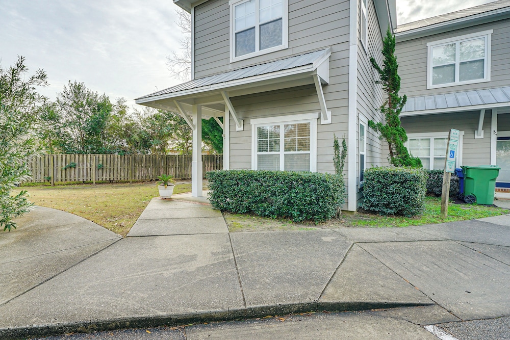 4 Mi to Ocean: Modern Townhome in Wilmington!