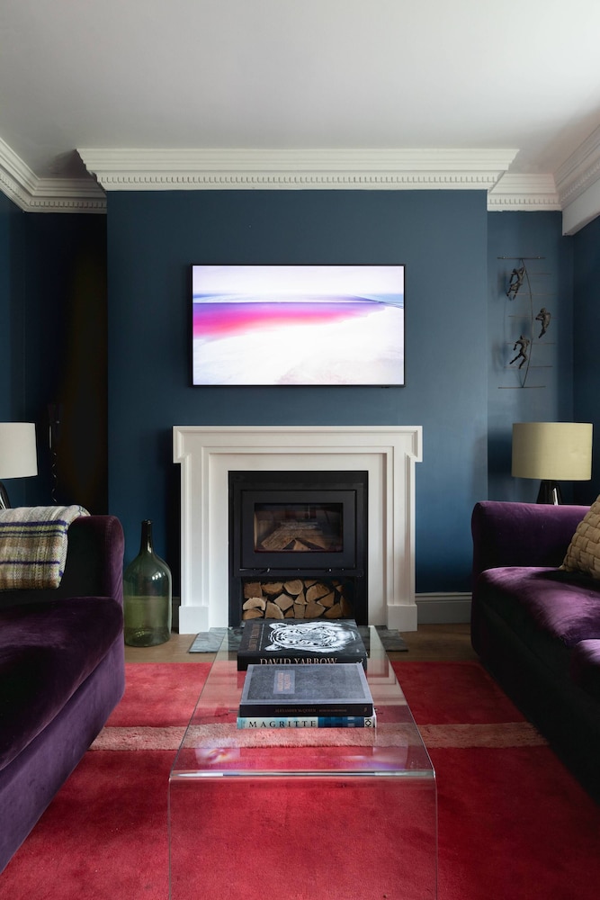 New Kent Road by Onefinestay