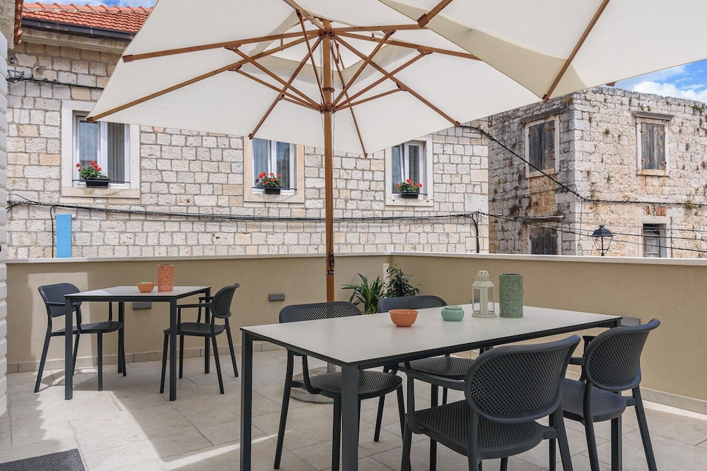 Oleander Center Suites