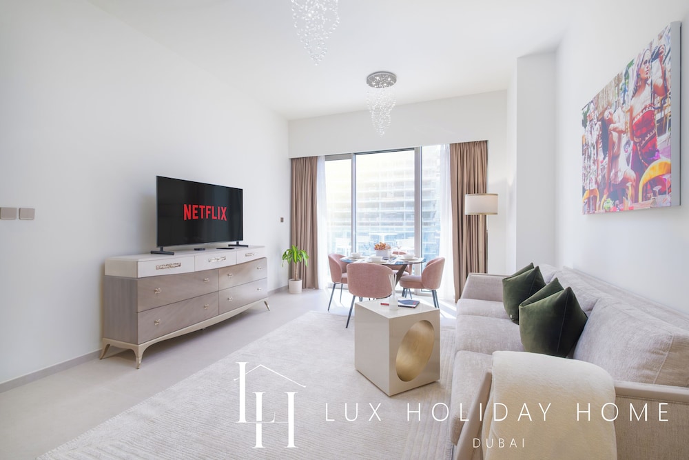 LUX The Grande Signature Skyline Suite 2