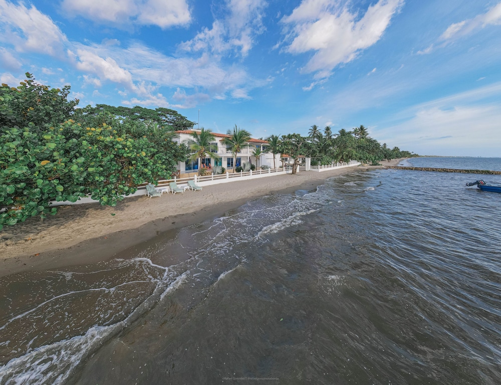 Villa El Francés 4BD WPool & Beach Front