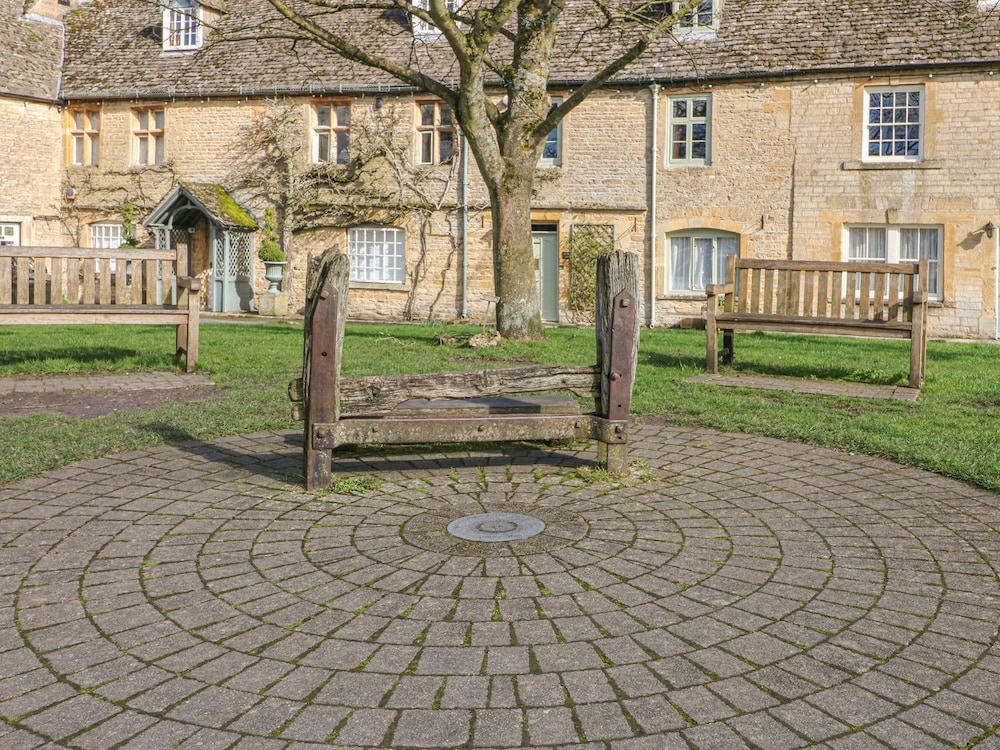 Coln Cottage