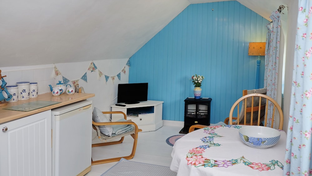 1bed Cottage Sleeps 2 - Enclosed Garden, Pets, Bbq view 2