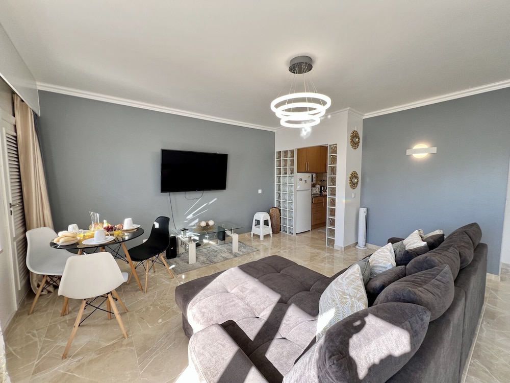 Albufeira Town Apartment by Homing