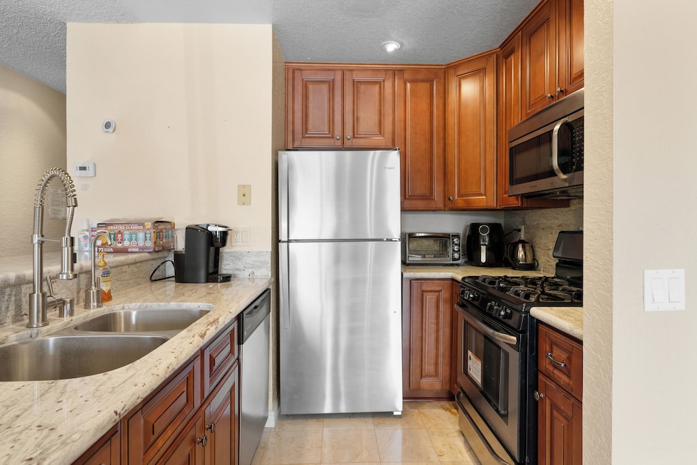 Lakeview Condo