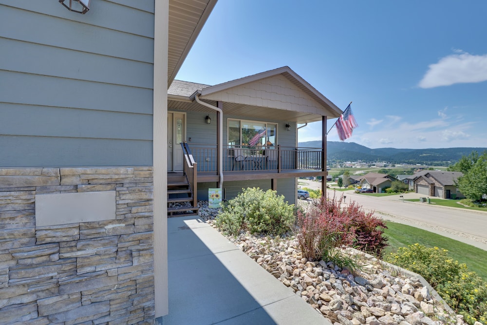 2 Mi to Downtown Sturgis: Quiet Ranch Home w/ View