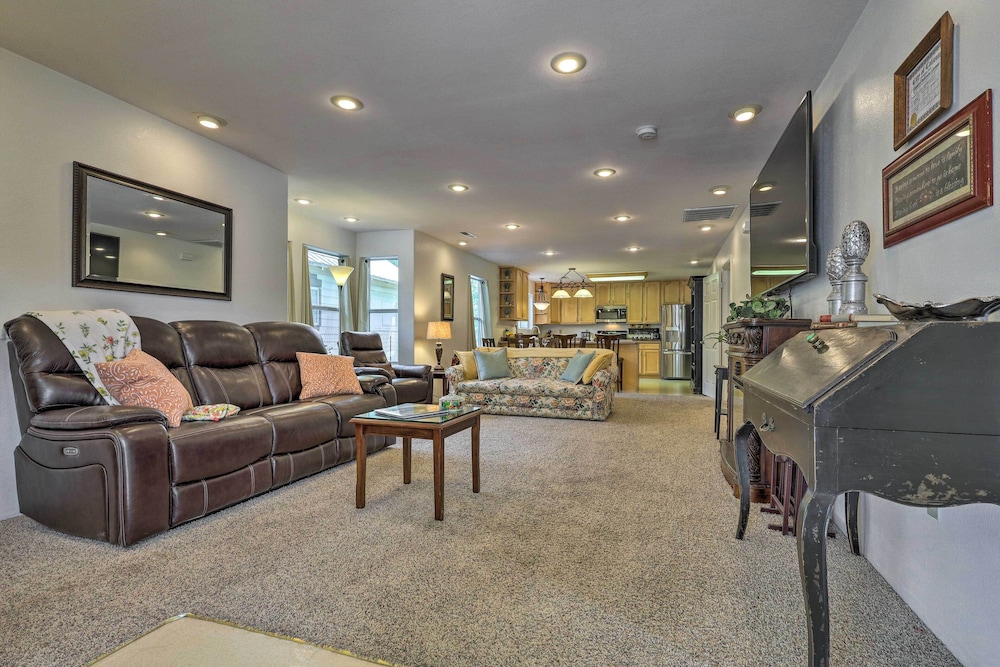 Outdoorsy Caliente Retreat w/ Screened Porch view 4