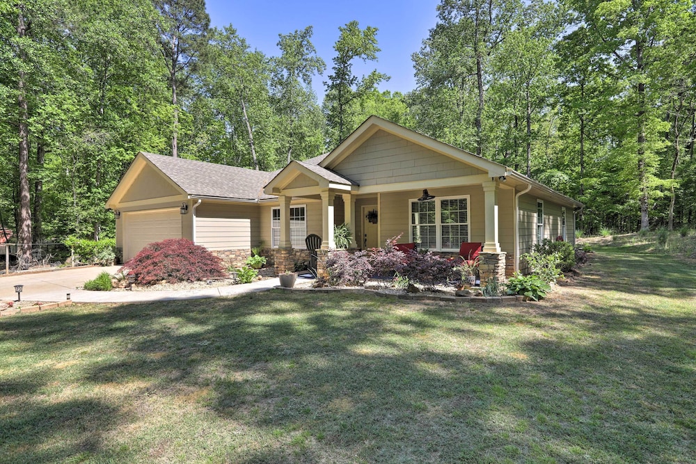 Milledgeville Vacations - Idyllic Eatonton House w/ Patio  Lake Access!! - Property Image 1