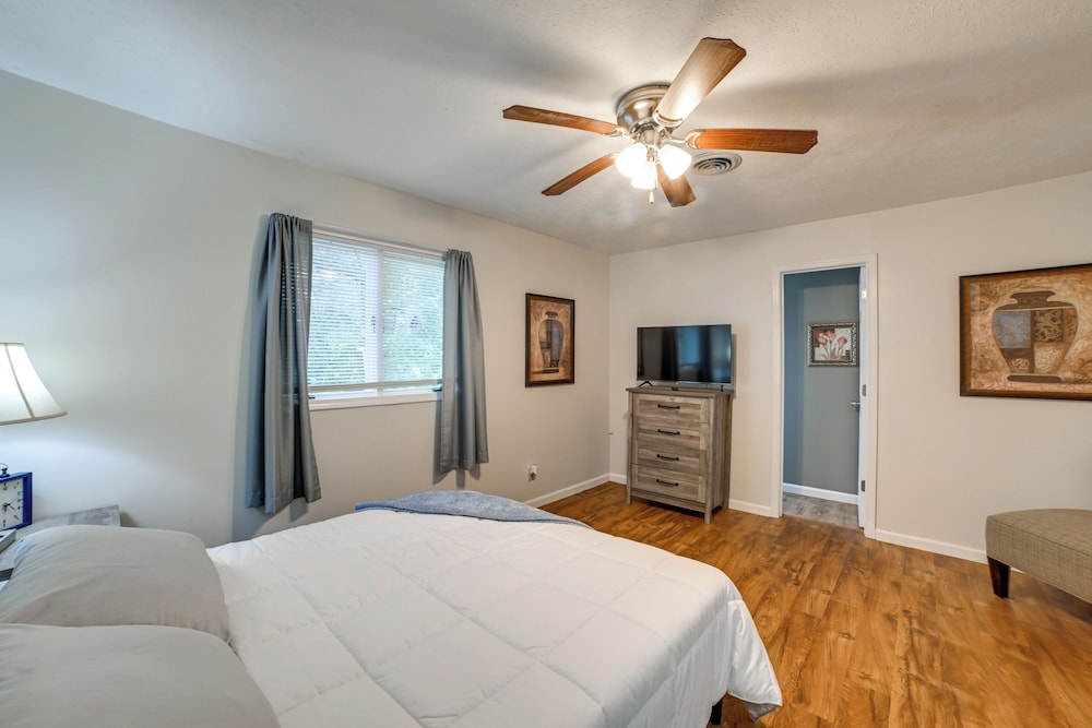 Dog-friendly Kentucky Lake Home w/ Game Room!