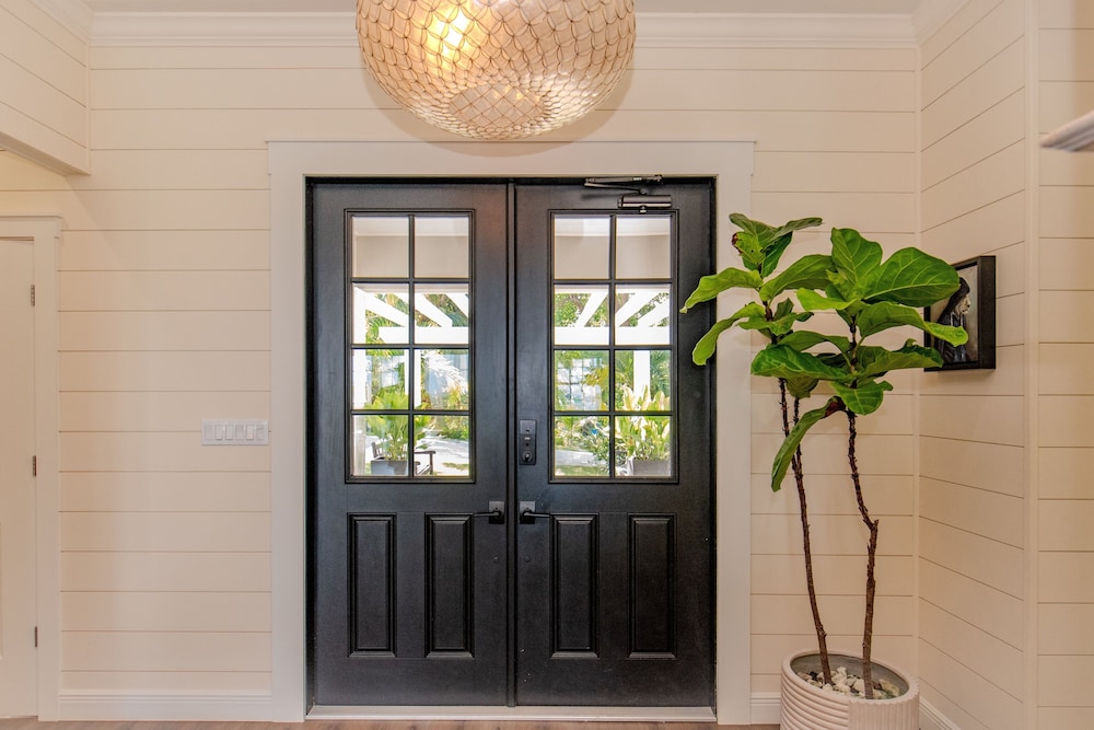 Seaduced - Brand New Luxury Beachfront Estate With Pool 4 Bedroom Home