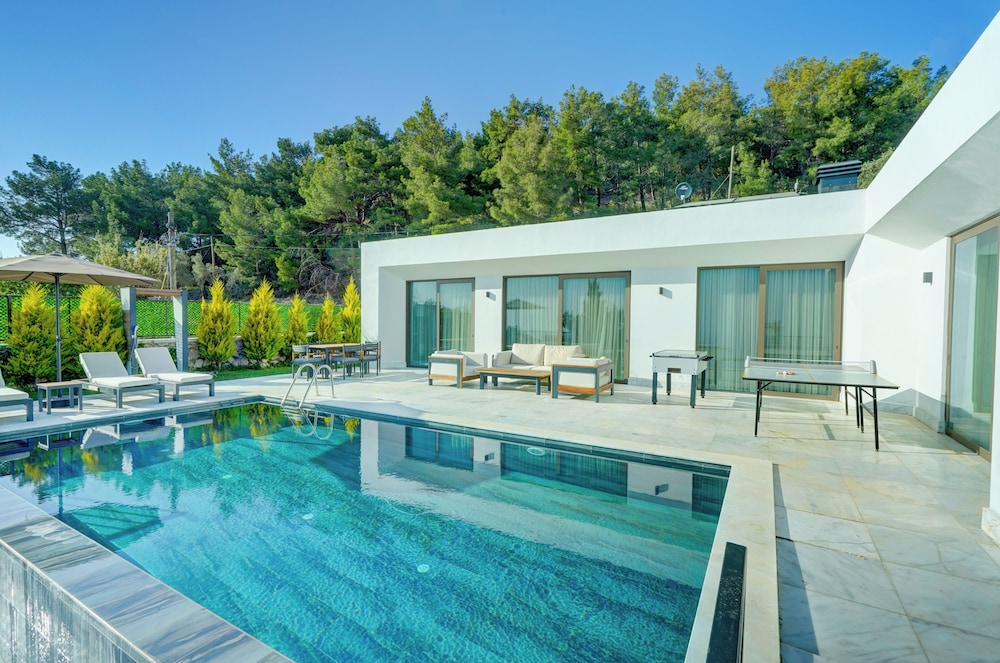 Pluto-1 PLANET LUXURY VILLAS