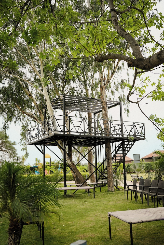 AKAY Resort & Villas