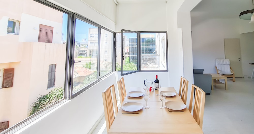 Modern Apt Rothschild Very Central TL7