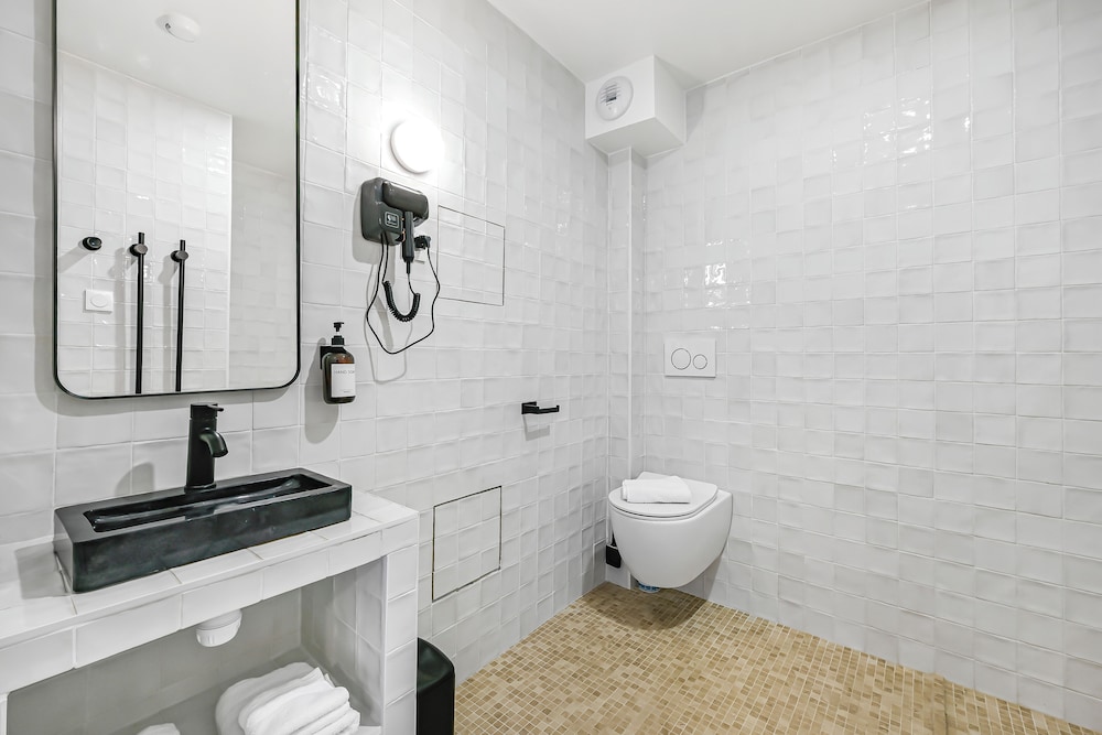 JIJI Suites