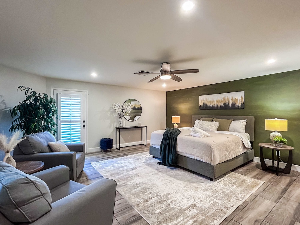 Phoenix 4 BDR Home With Outdoor Entertainment