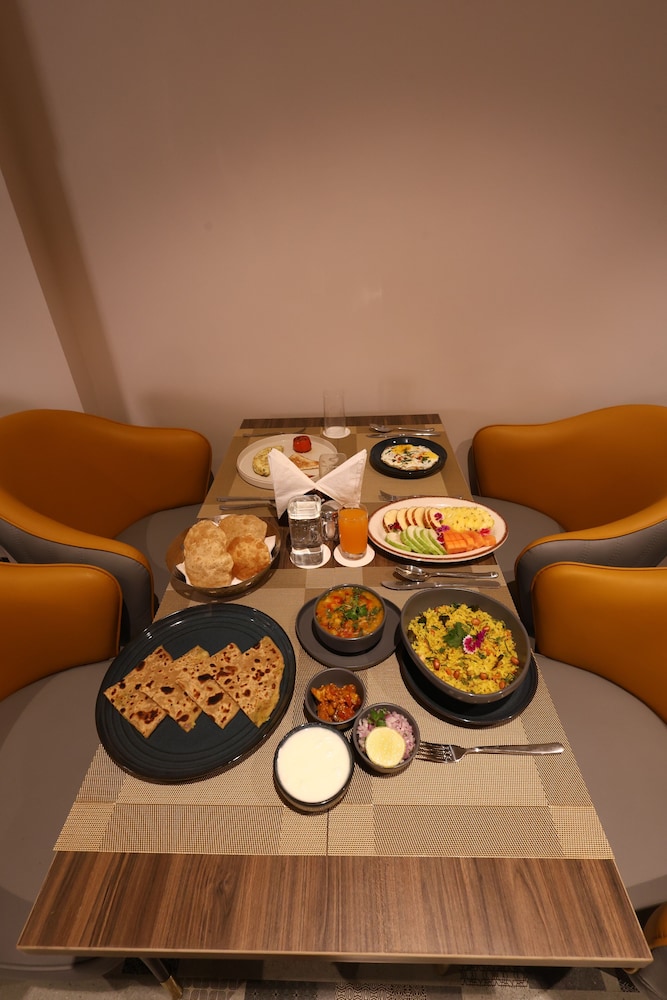 Wedcation by Tivoli, Israna