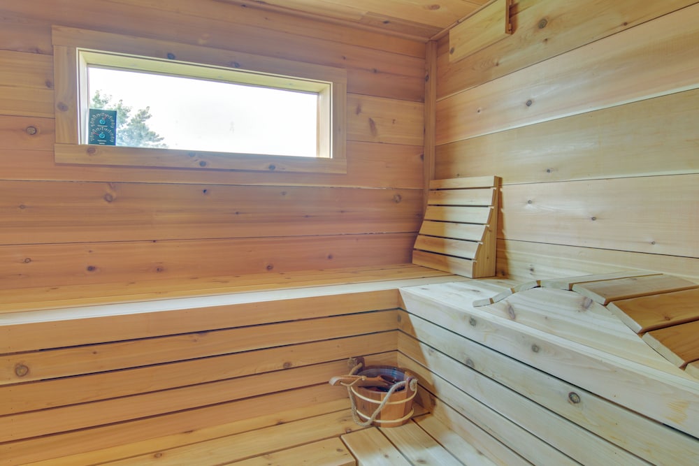 Sauna, Cold Plunge & More! Belgrade Getaway