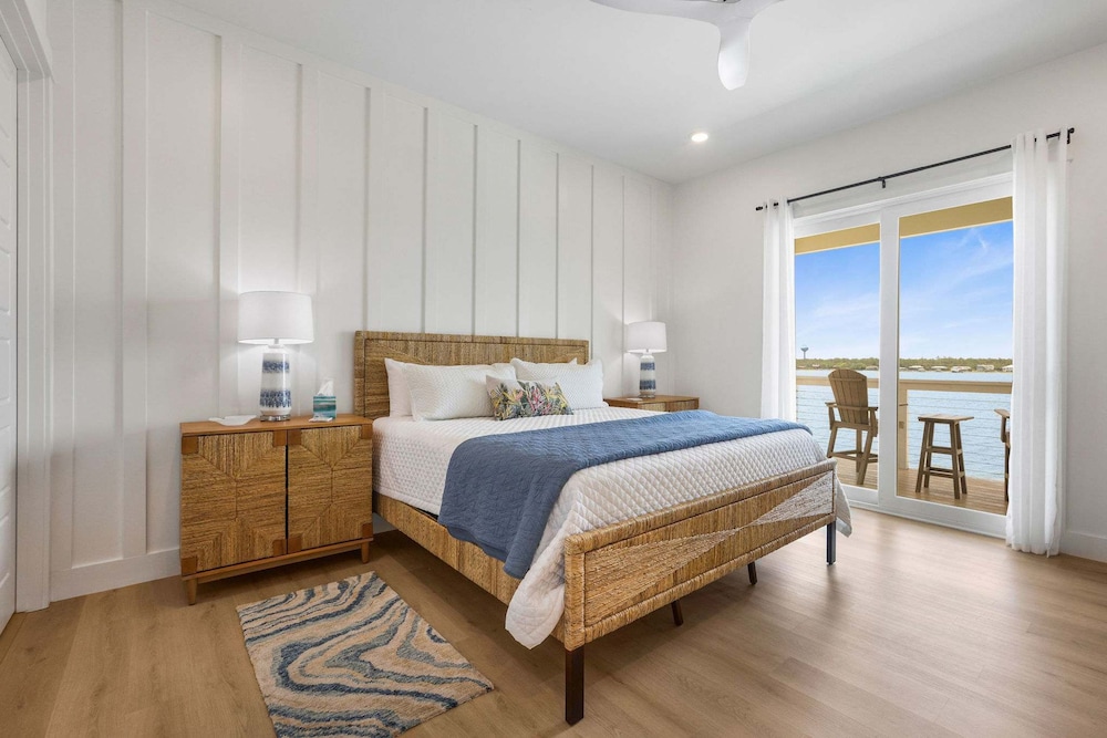 Beach Blessing- Pool Elevator Sleeps 16 SIX Bedrooms 6 Baths