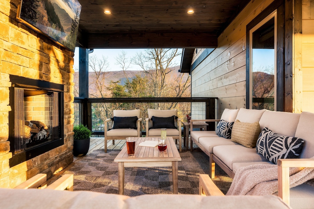 The Luxe 4 Bedroom Cabin