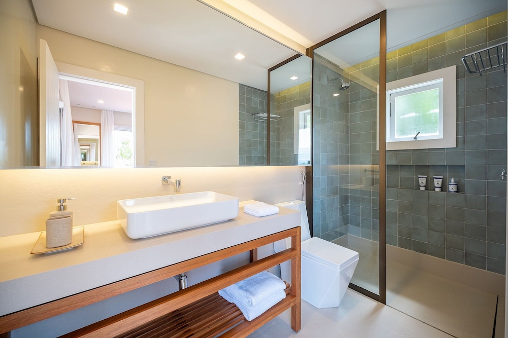 Angra - Mombaça | Mansão Espetacular Beira-Mar, 7 Suites - por Casapē Rio