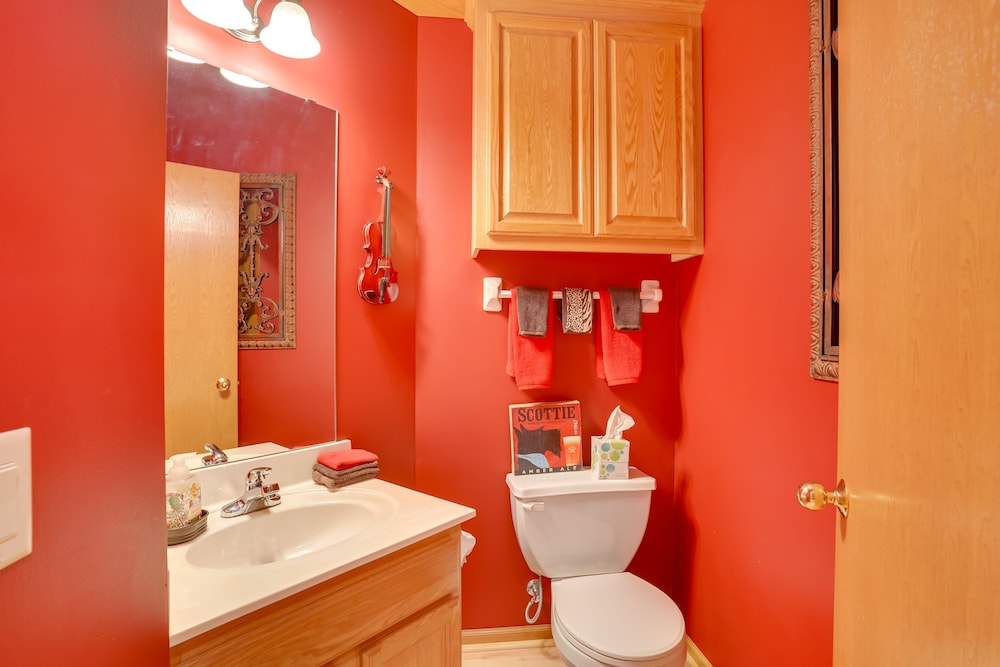 Lake Minnetonka Area Townhome < 1 Mi to Boat Ramp! view 5