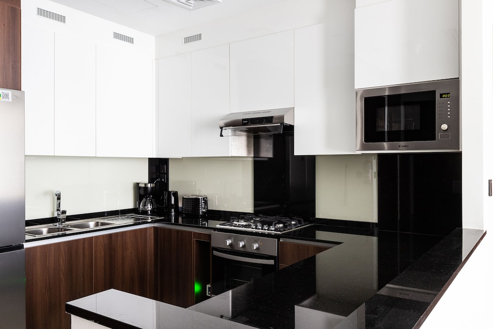 GLOBALSTAY. J One Tower Apartments