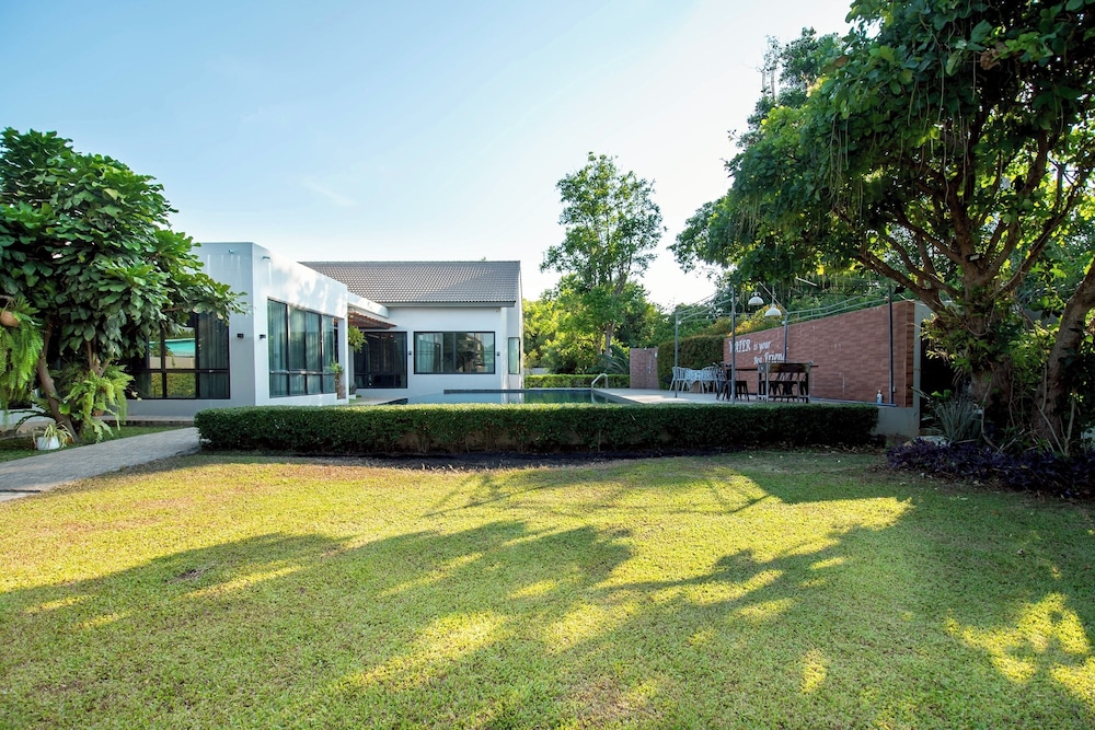 Penny - Farthing Pool Villa