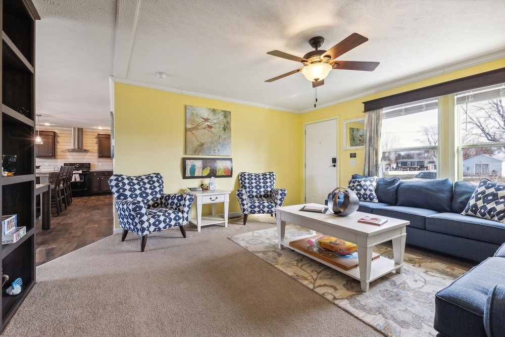 Sunsets & Serenity: Port Clinton Waterfront Stay 3 Bedroom Home