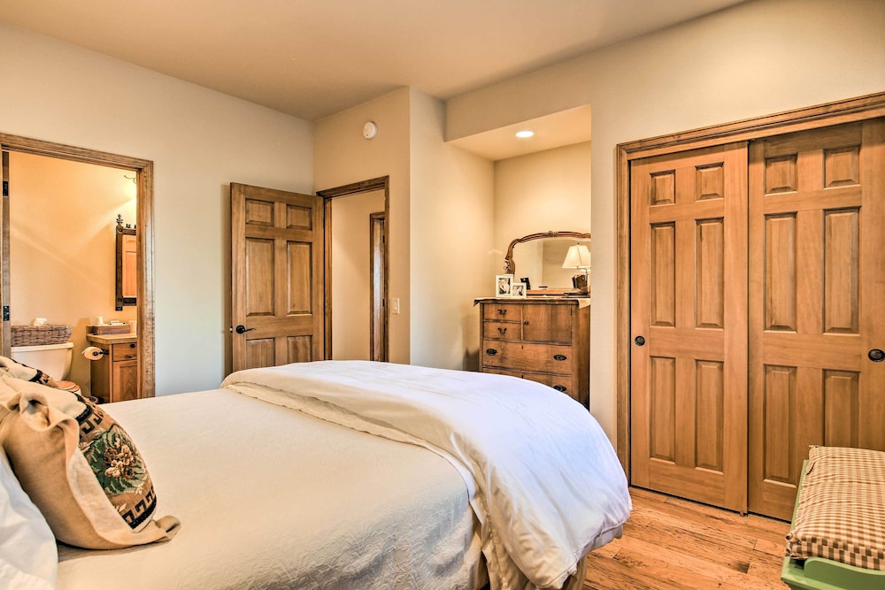 Lake & Mountain Views: Stunning Estes Park Home!