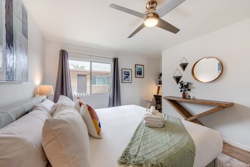 The Retreat Unit 3 Freshly Remodeled Patio With AC Hot Tub Fire Pit view 4